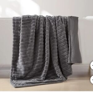 (Ew)Jennifer Adams luxe faux rabbit fur channel Throw